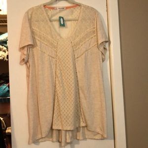 Maurice’s short sleeved lace top